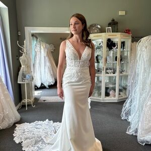 BRAND NEW Elegant White Lace Wedding Dress
